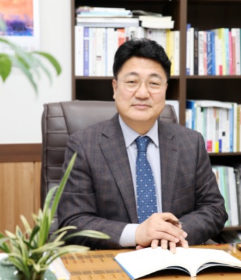 엄태준.jpg