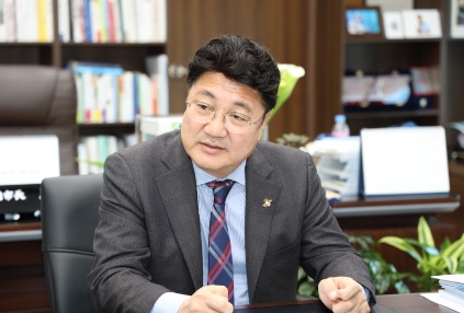 엄태준.jpg