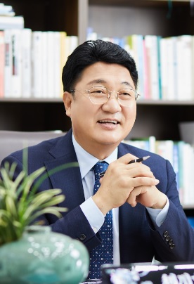 엄태준.jpg
