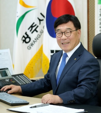 신동헌.jpg