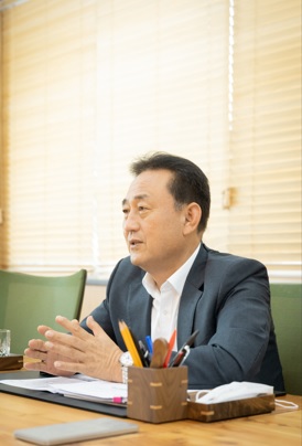 이충.jpg
