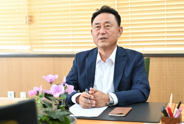 이충우.jpg
