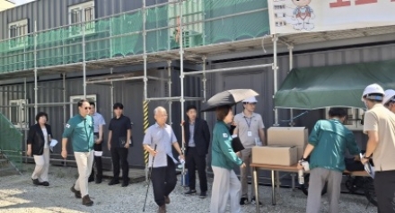 여주시, 폭염대비 건설공사 현장근로자 얼음조끼 전달