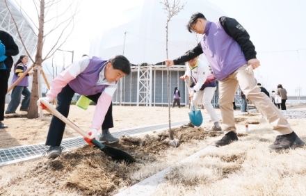 광주시, 제81회 식목일 맞아 G-스타디움서 나무 심기 행사 개최