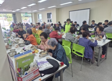 흥천면 지사협, 어버이날 맞아 ‘사랑해효(孝) 감사해효(孝)’ 행사 개최