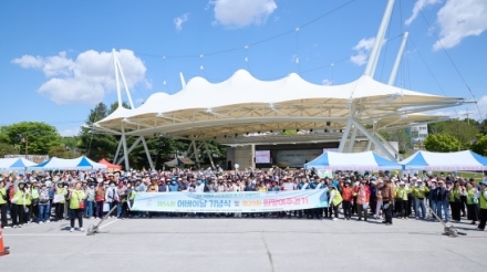 제54회 어버이날 기념식 및 제20회 희망여주걷기 대회 성료