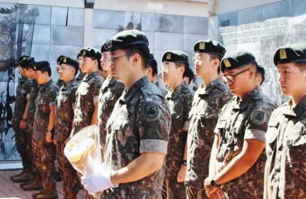 “매년 호국영웅 잠든 곳 찾아 헌신·희생 되새긴다.”