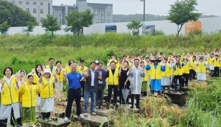 여주시, 우천 속 소양천 환경정화 나선 주민들에 감사…‘행복도시 여주’ 실천