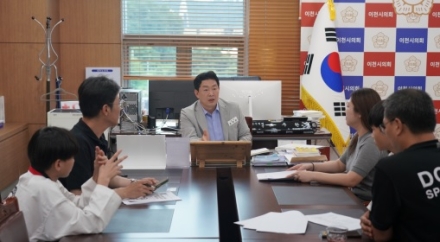 이천시의회 조주환 의장, 전국 무대 빛낸 태권도 꿈나무 격려