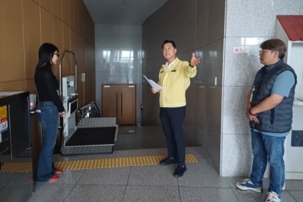 김재국 이천시의회 부의장, 이천아트홀 휠체어 리프트 사고 현장 점검…재발 방지 주문