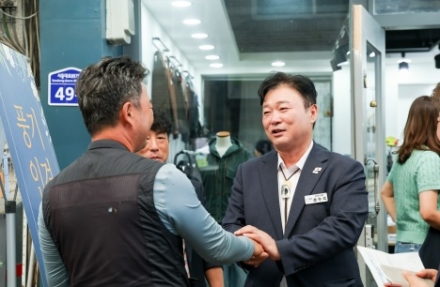 성수석 이천시장, 추석 맞아 전통시장 찾아 시민·상인들과 온정 나눠