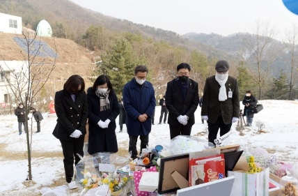 양평군의회, 정인이 공원묘원 추모 발길