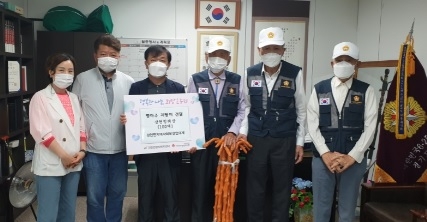 강천면지역사회보장협의체, 명아주 지팡이 100개 전달