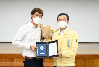 여주시, 2021년 경기도 청소년 선도보호 유공 수상자에게 표창장 전달