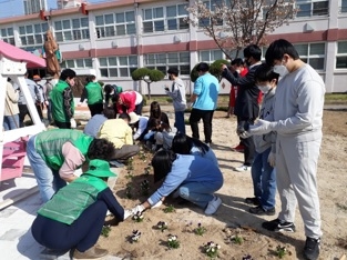 여주 능서초등학교, 마을공동체가 함께 하는