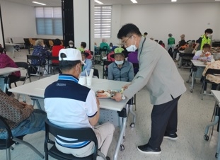 여주시 중앙동 ‘어버이날 어르신 국수나눔’