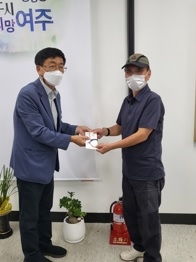 경기지방중소벤처기업청, 여주시 중앙동 창2통 경로당에 후원물품 전달