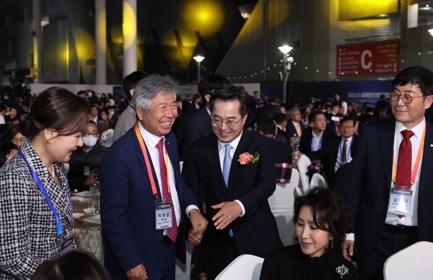 김동연, 경제위기 오래 지속될 것. 온 국민 한 몸 되어 위기극복해야