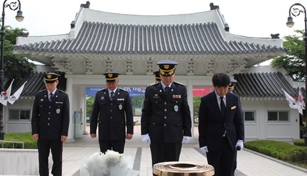 여주교도소, 국립이천호국원 현충탑 참배