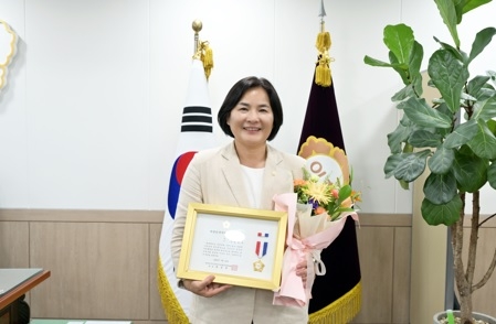 윤순옥 양평군의회 의장, 대한민국지방의정봉사상 수상