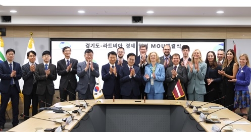 김동연, 발트3국으로 경제영토 확대…라트비아 경제부장관과 경제협력 업무협약 체결