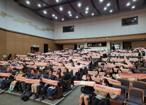 매년 11월 19일은  아동학대 예방의 날