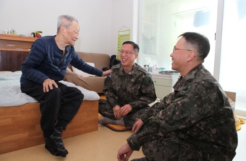 55사단, 6·25 참전용사 찾아가 숭고한 헌신에 감사 전해