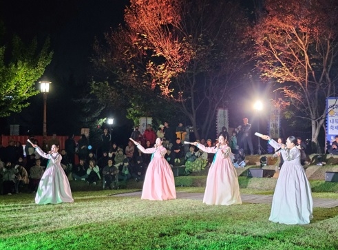 2024 여주오곡나루축제에서 보성군립국악단의 화려한 공연 열려