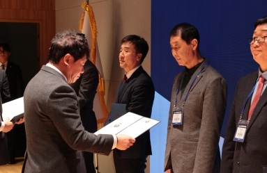 동반으로 함께 성장한다 !