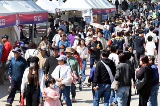 도자기 ‘완판’ 행렬! 제37회 여주도자기축제, 78만 인파 몰리며 지역경제 들썩