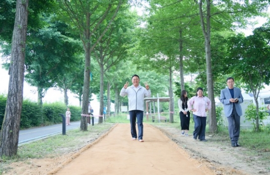 여주시, 흙향기 맨발길 조성 현장 점검