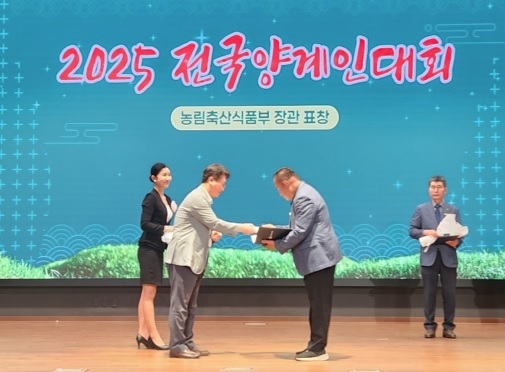 여주시 양계농가, 전국 양계인 대회서 나란히 수상